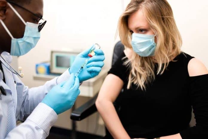 a-doctor-giving-a-shotvaccine-to-a-patient-K2SQBUY globus